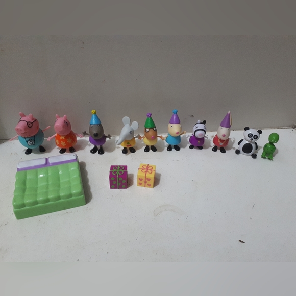 Large Peppa Pig lot - Picture 3 of 6